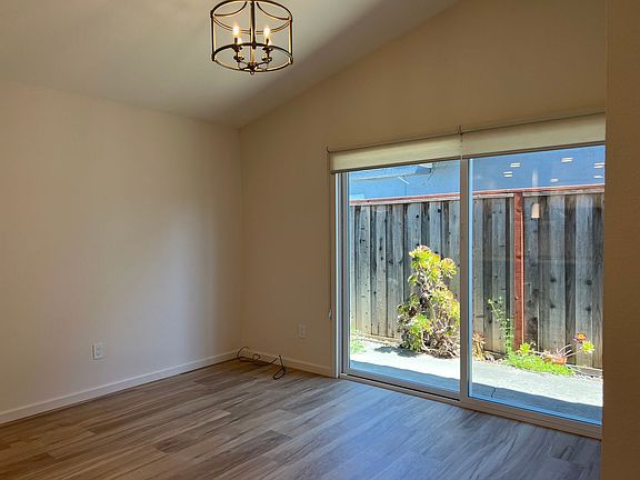 5th image of 107 Bond Ave