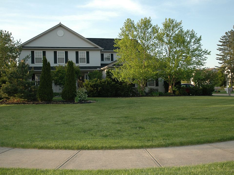 1st image of 476 Pierson Dr