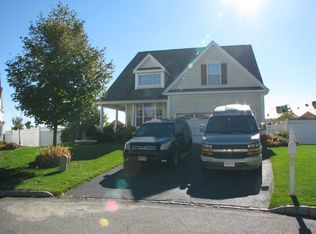 8 Jason Ct, Parlin, NJ 08859