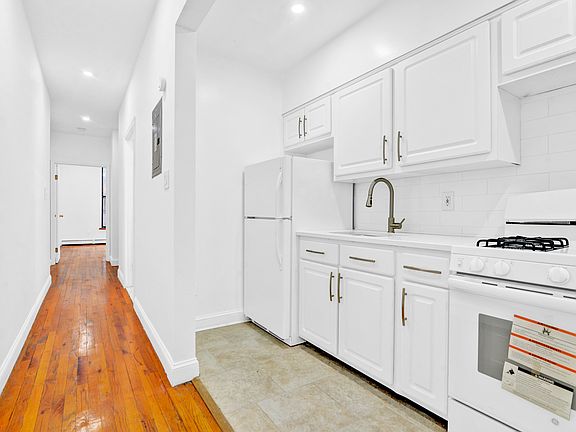 4th image of 561 Warren St APT 1A