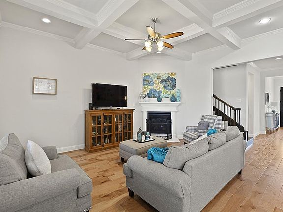 4th image of 5041 Niagara St