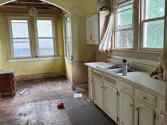 5th image of 612 N 11th St
