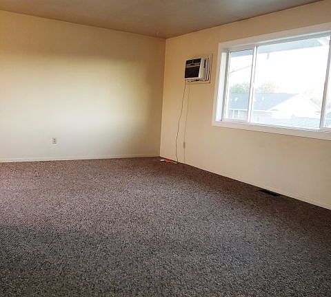 2nd image of 2324 Canyon Dr APT 1