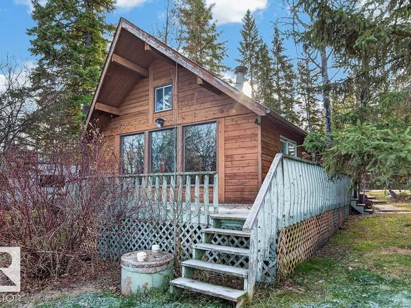 722 Blue Heron Dr, Sandy Beach, AB T0E 1V6