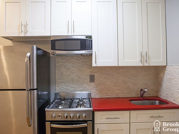 2nd image of 347 Linden St APT 4A
