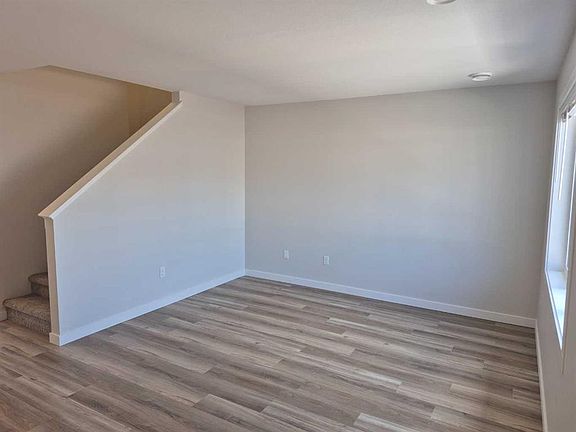4th image of 928 40th Ave N #1