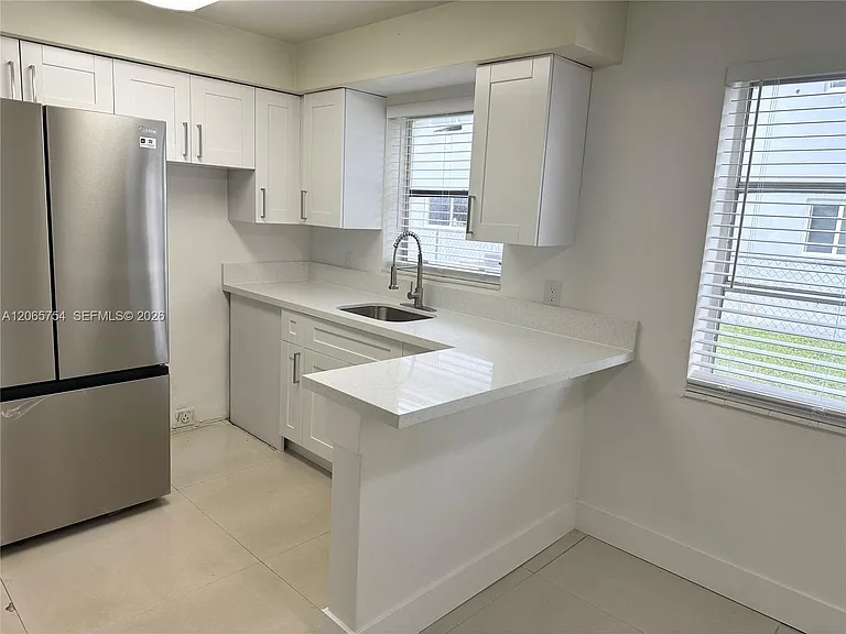5211 SW 91st Ave #1 — Photo 1