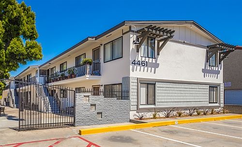 2nd image of 4461 4479 Menlo Ave