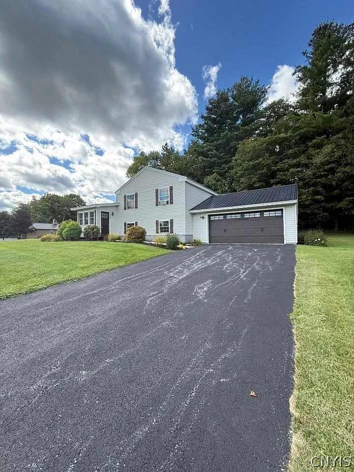 3 bed, 2.0 bath, 2184 sqft, $2,400 — Photo 1