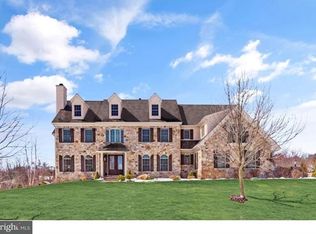 8 Colonial Dr, West Chester, PA 19382