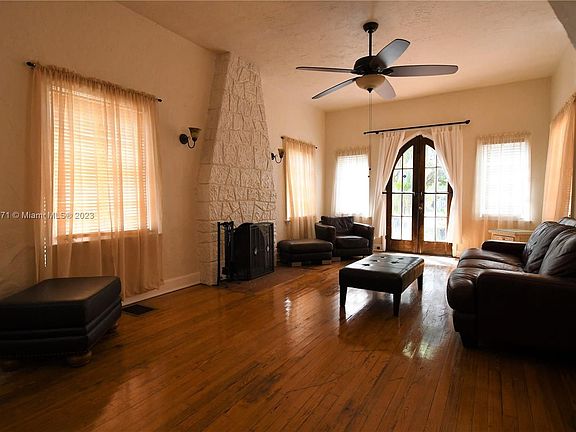 4th image of 953 32nd St