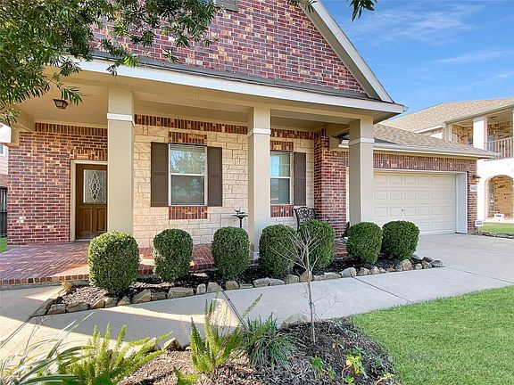 5th image of 2918 Lake Villa Dr