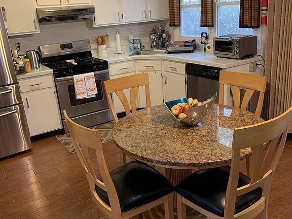 5th image of 25 Woodlake Manor Dr #1000