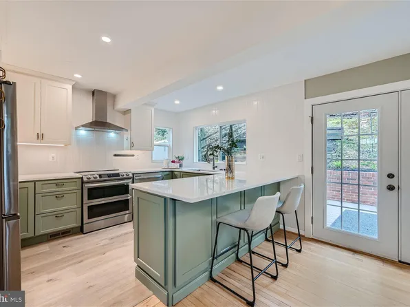 220 Dawson Dr, Cockeysville, MD 21030