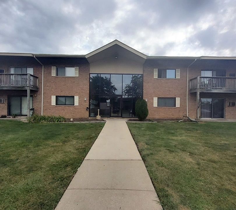 1st image of 7425 Brookdale Dr APT 213