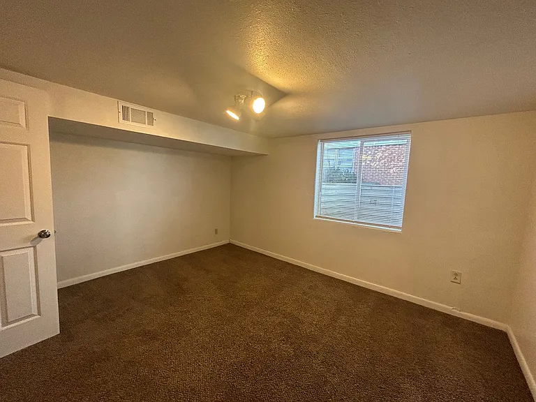 36-40 Mountain Dr — Photo 8
