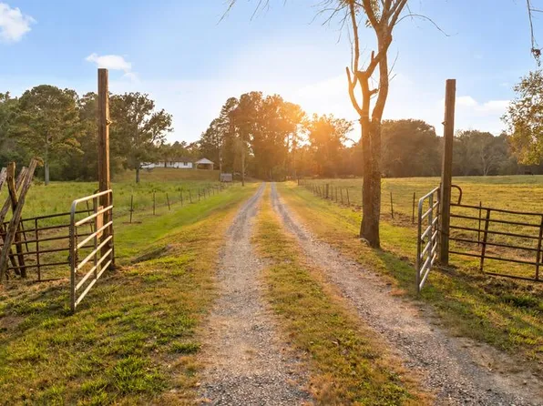 446 Brown Bridge Rd, Chatsworth, GA 30705
