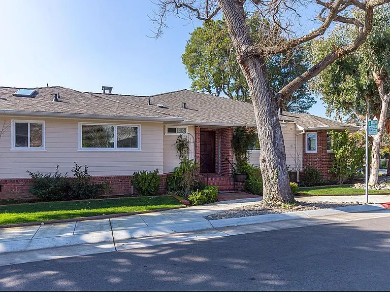 506 E Capistrano Way — Photo 3