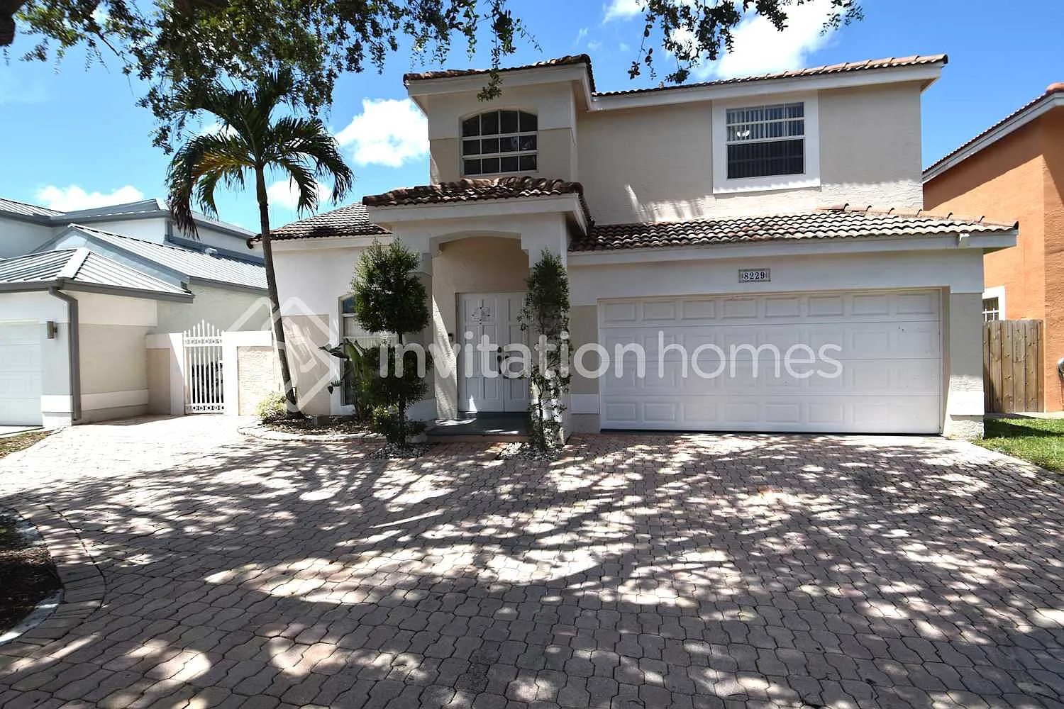8229 NW 199th Ter Hialeah, FL 33015 — Photo 1