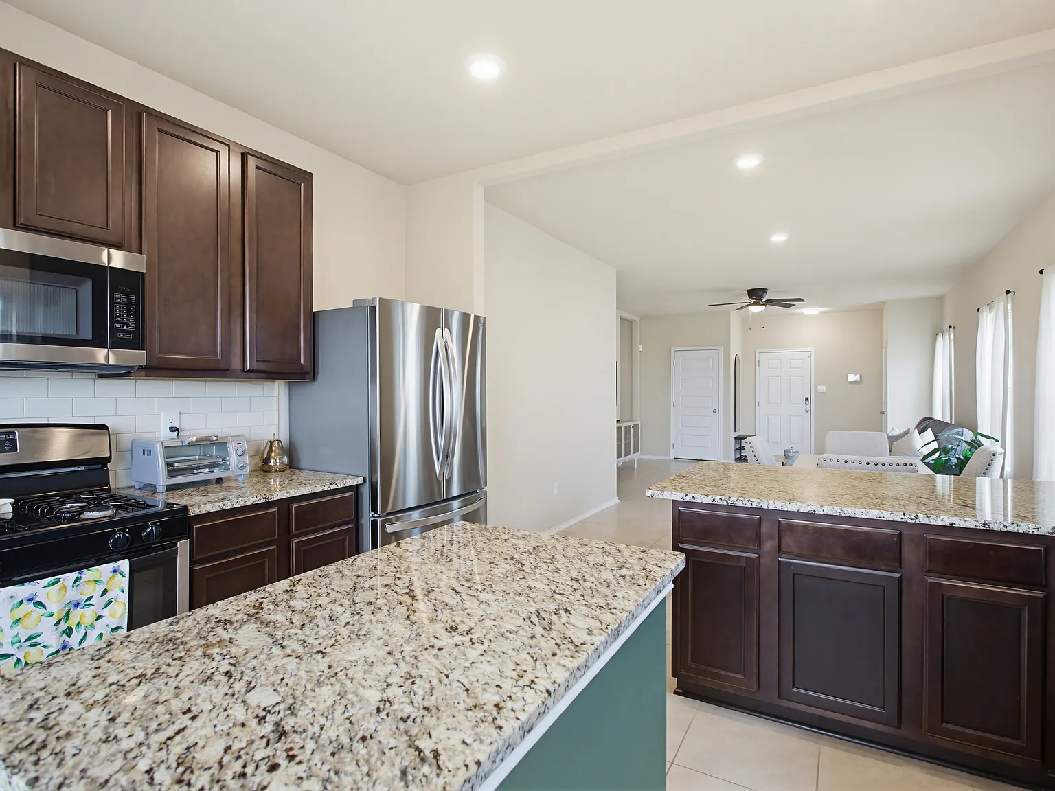 4 bed, 2.5 bath, 2039 sqft, $1,875 — Photo 3