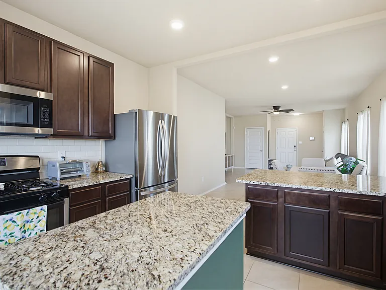 2038 Chelsea Grv — Photo 3