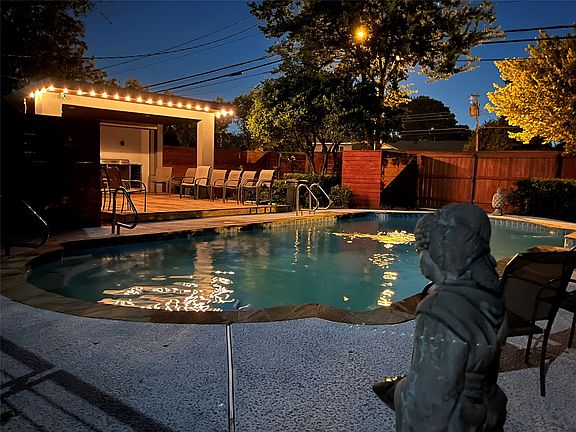 3rd image of 2712 Beechmont Pl