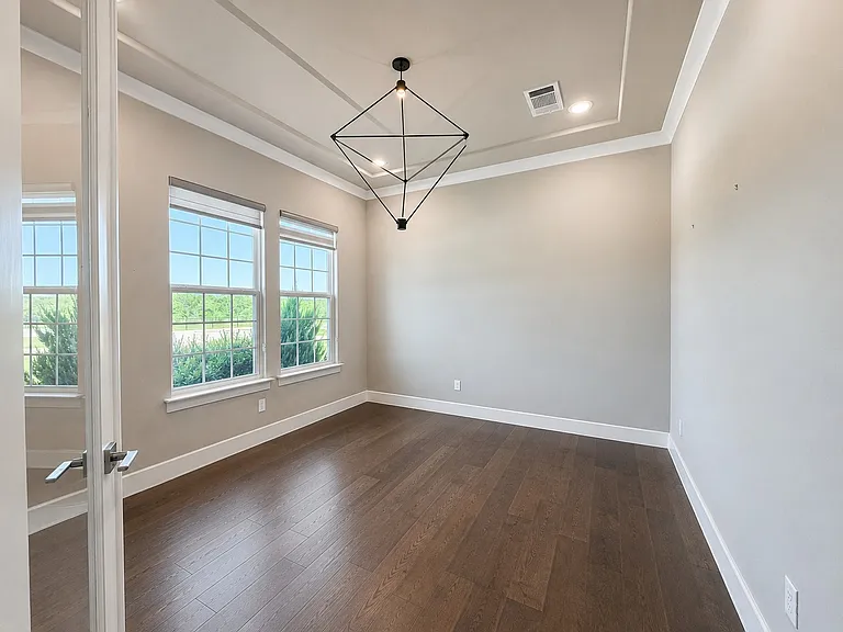 350 Pearland Dr — Photo 17