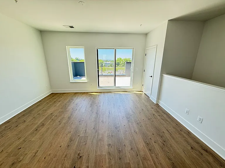 33 Lower Service Ct NW — Photo 41