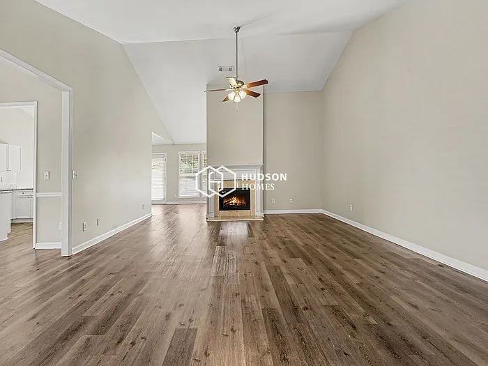 3 bed, 2.0 bath, 2128 sqft, $2,275 — Photo 4