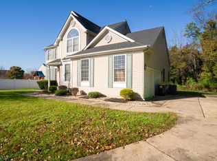 9 Joan Rd, Somerset, NJ 08873