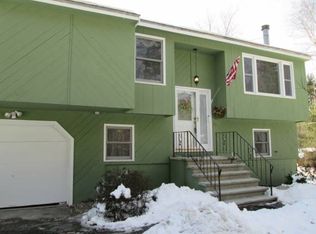 25 W Chamberlain Rd, Merrimack, NH 03054