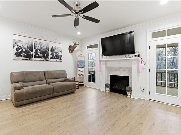 3rd image of 3018 Hidden Spring Ln