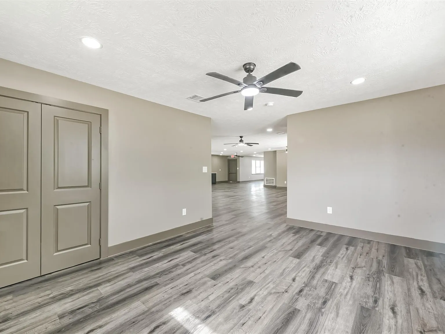 3 bed, 2.0 bath, 2951 sqft, $3,500 — Photo 3