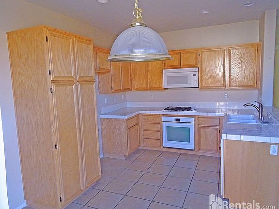 3rd image of 8689 San Jacinto Ave