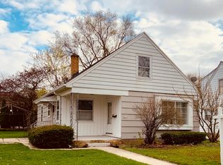 7413 Hennessey Ave, Wauwatosa, WI 53213