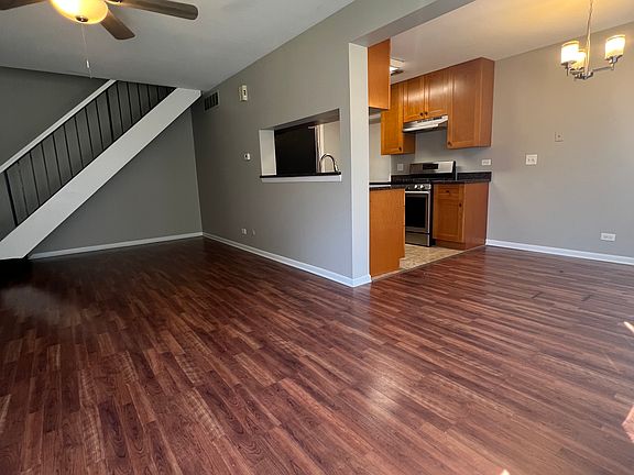 3rd image of 323 Meadow Ct