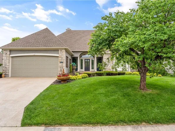 12619 Cedar St, Leawood, KS 66209
