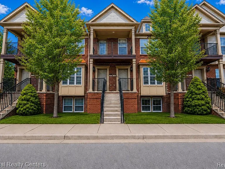 27863 Hopkins Dr — Photo 1