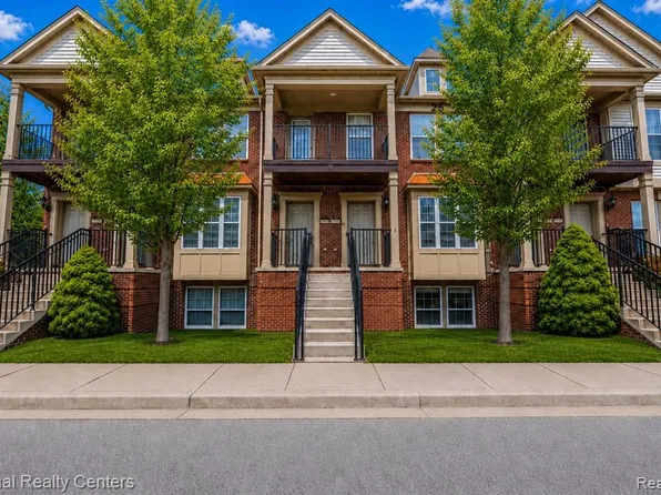 27863 Hopkins Dr, Novi, MI 48377