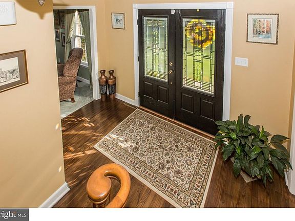 4th image of 28 Forest View Dr