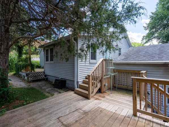 411 S High St, Port Byron, IL 61275