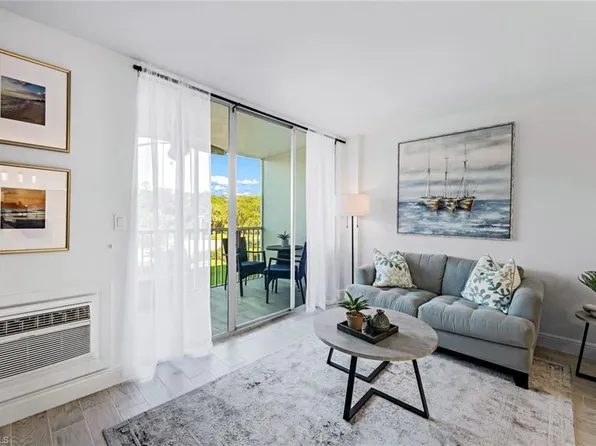 5 Bluebill AVE #205, NAPLES, FL 34108