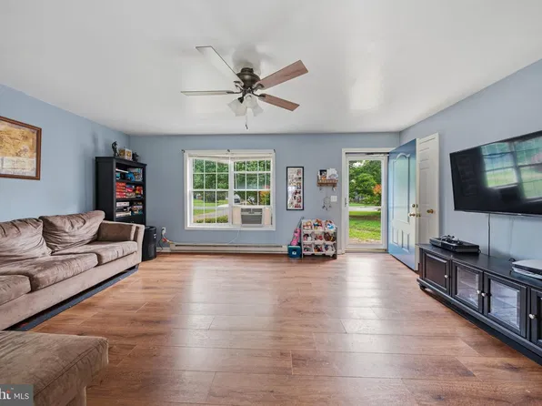 212 Apple Ln, Preston, MD 21655