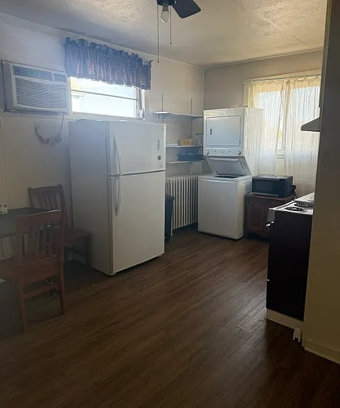 Kitchen with washer/dryer