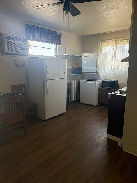 Kitchen with washer/dryer