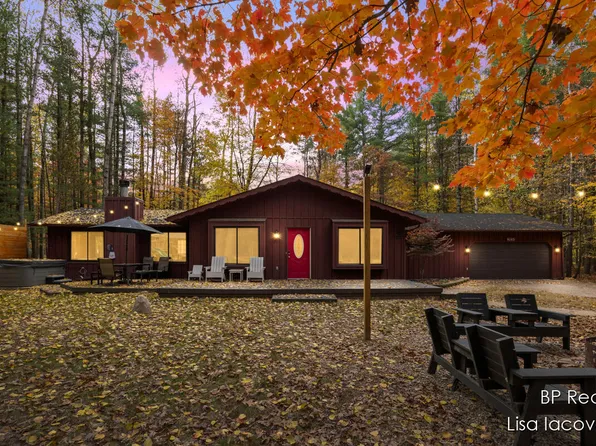 9103 Walnut Grove St, Stanwood, MI 49346