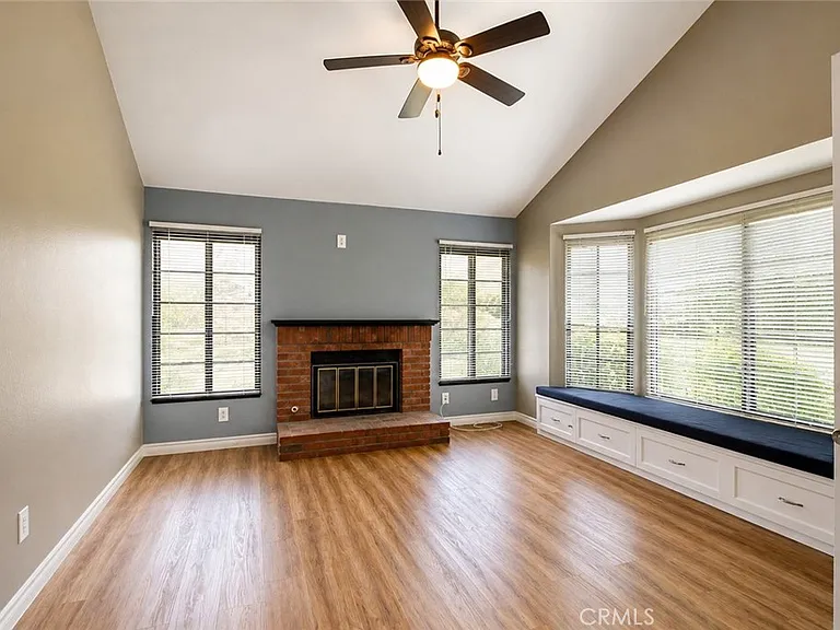 970 Sandstone Dr — Photo 3