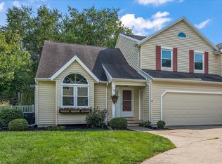 8669 Oakmont Rd, Bloomington, IL 61705