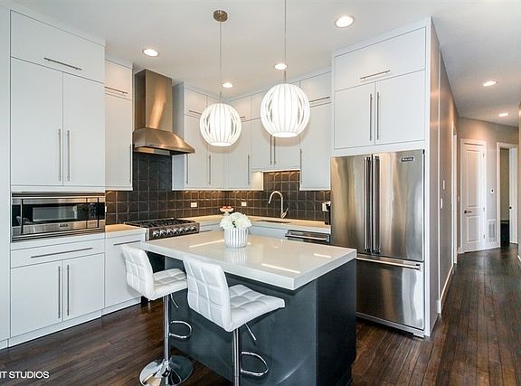 4th image of 3536 N Lincoln Ave #3