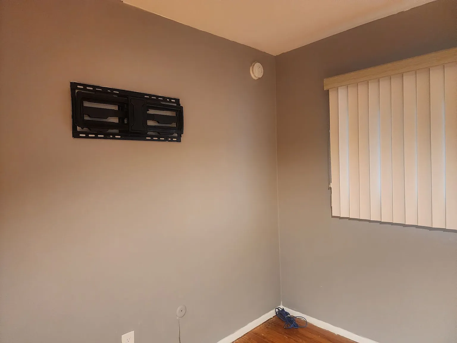 3 bed, 1430 sqft, $2,100 — Photo 3